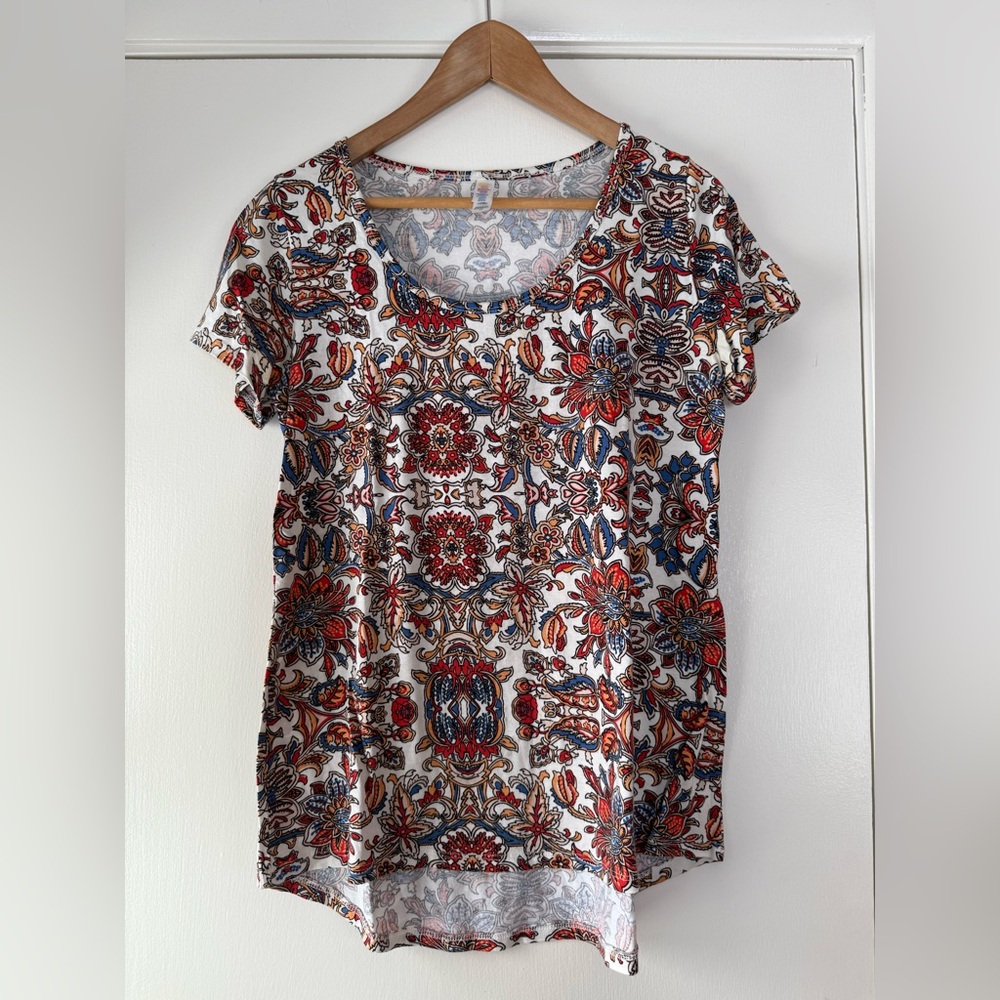 Lularoe Classic T Shirt Scoop Neck Short Sleeve Colorful Paisley Floral Vintage